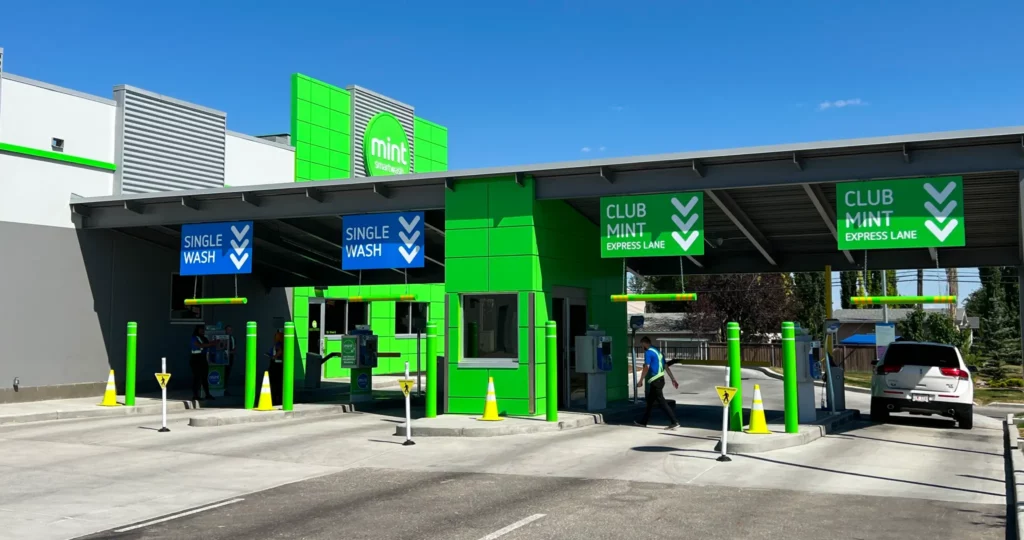 Car wash entrance sorting by Club Mint customers and single washes